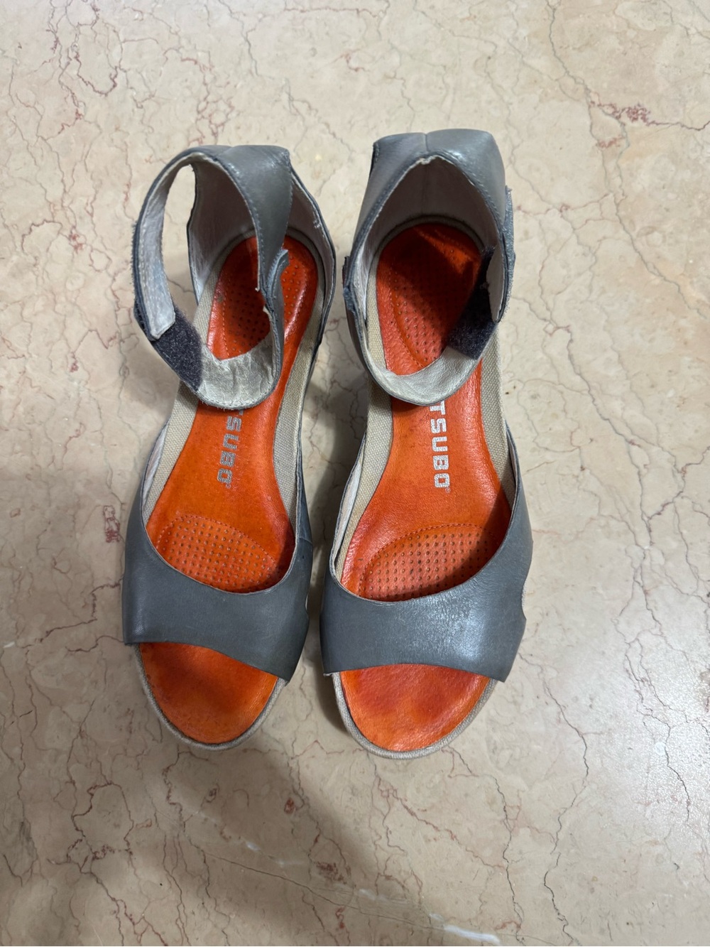 Tsubo Gray Leather Open-Toe Wedge Sandals Orange Insole polish included